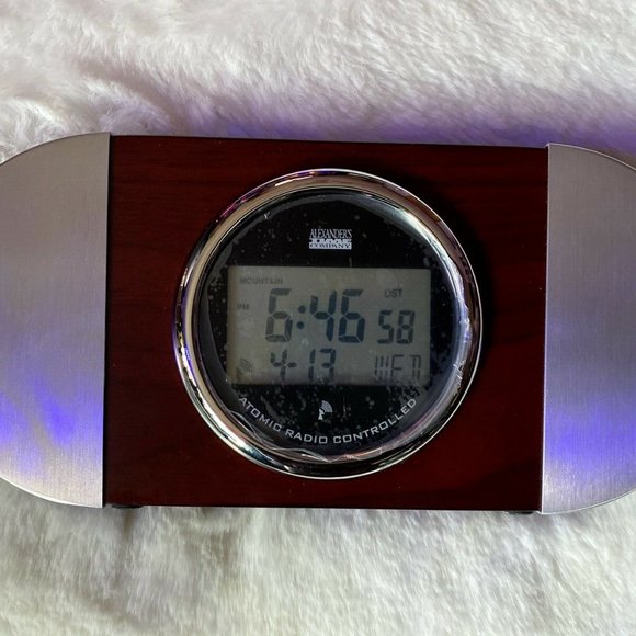 Atomic Radio Controlled Digital Desk Clock Woodgrain Silver Battery Operated - Picture 3 of 7